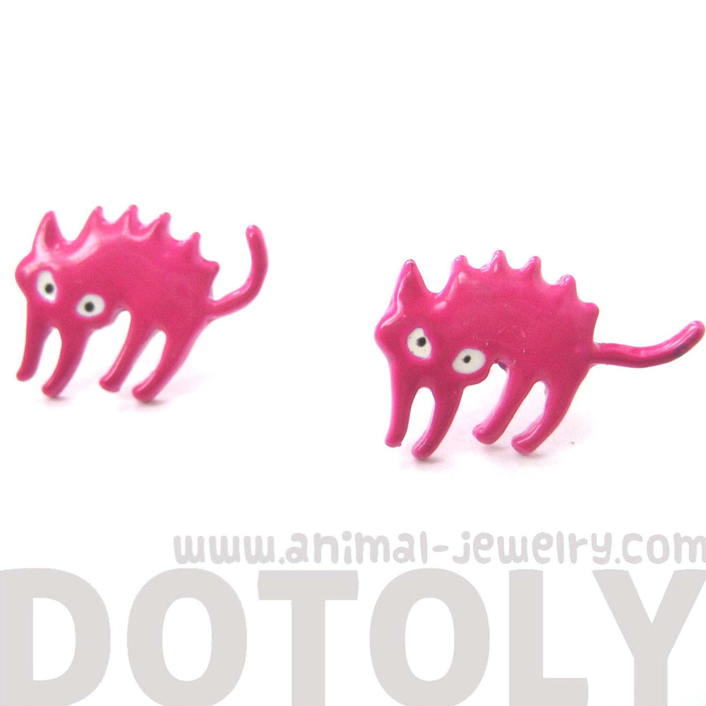 Petrified Scaredy Kitty Cat Animal Stud Earrings in Pink | DOTOLY | DOTOLY