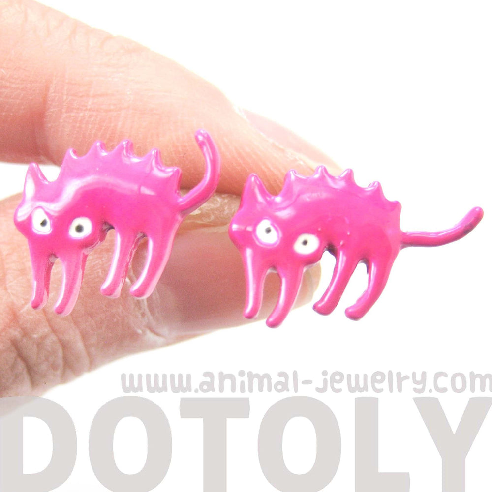 Petrified Scaredy Kitty Cat Animal Stud Earrings in Pink | DOTOLY | DOTOLY