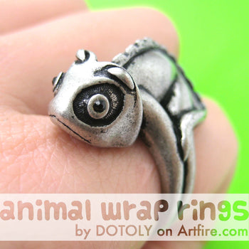 3D Adjustable Iguana Chameleon Animal Wrap Around Hug Ring in Silver | Animal Jewelry | DOTOLY