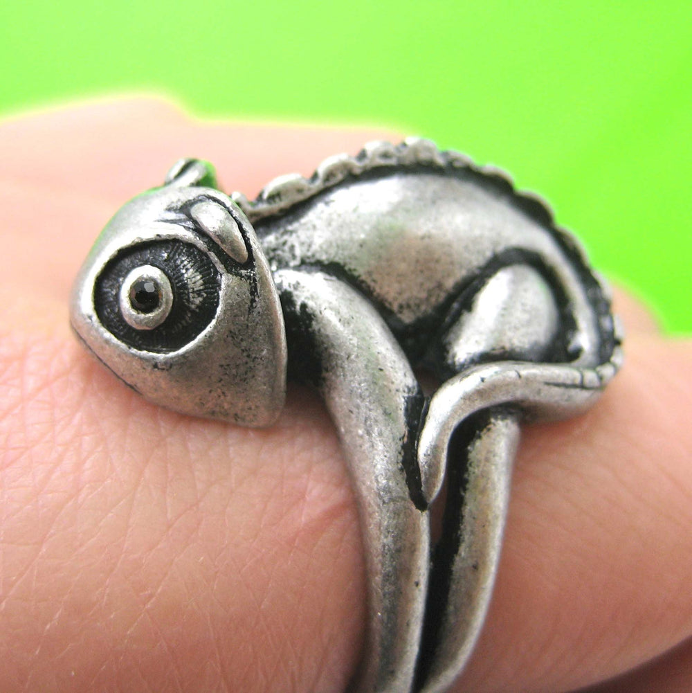 3D Adjustable Iguana Chameleon Animal Wrap Around Hug Ring in Silver | Animal Jewelry | DOTOLY