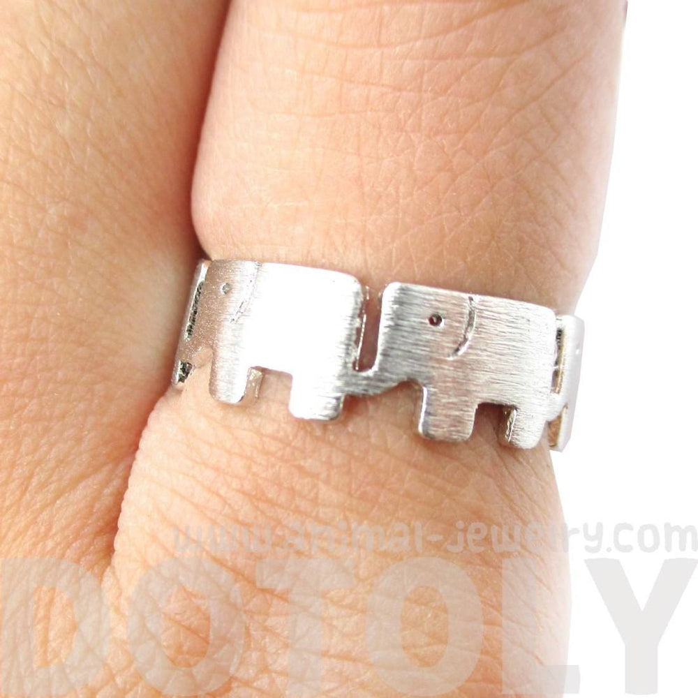 Baby Linked Elephant Parade Animal Ring in Silver | US Size 6 and 6.5 Only | DOTOLY