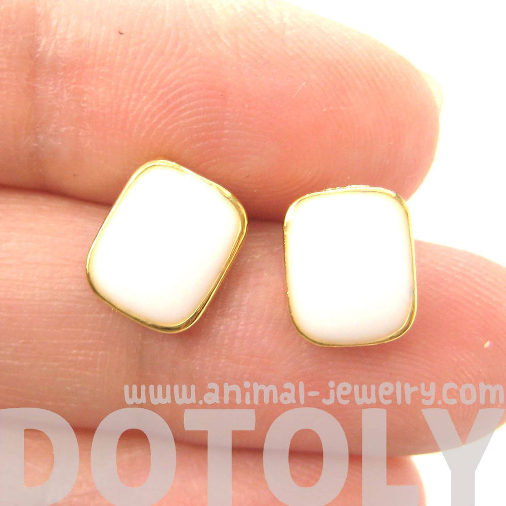 classic-rectangular-stud-earrings-in-white-on-gold-dotoly