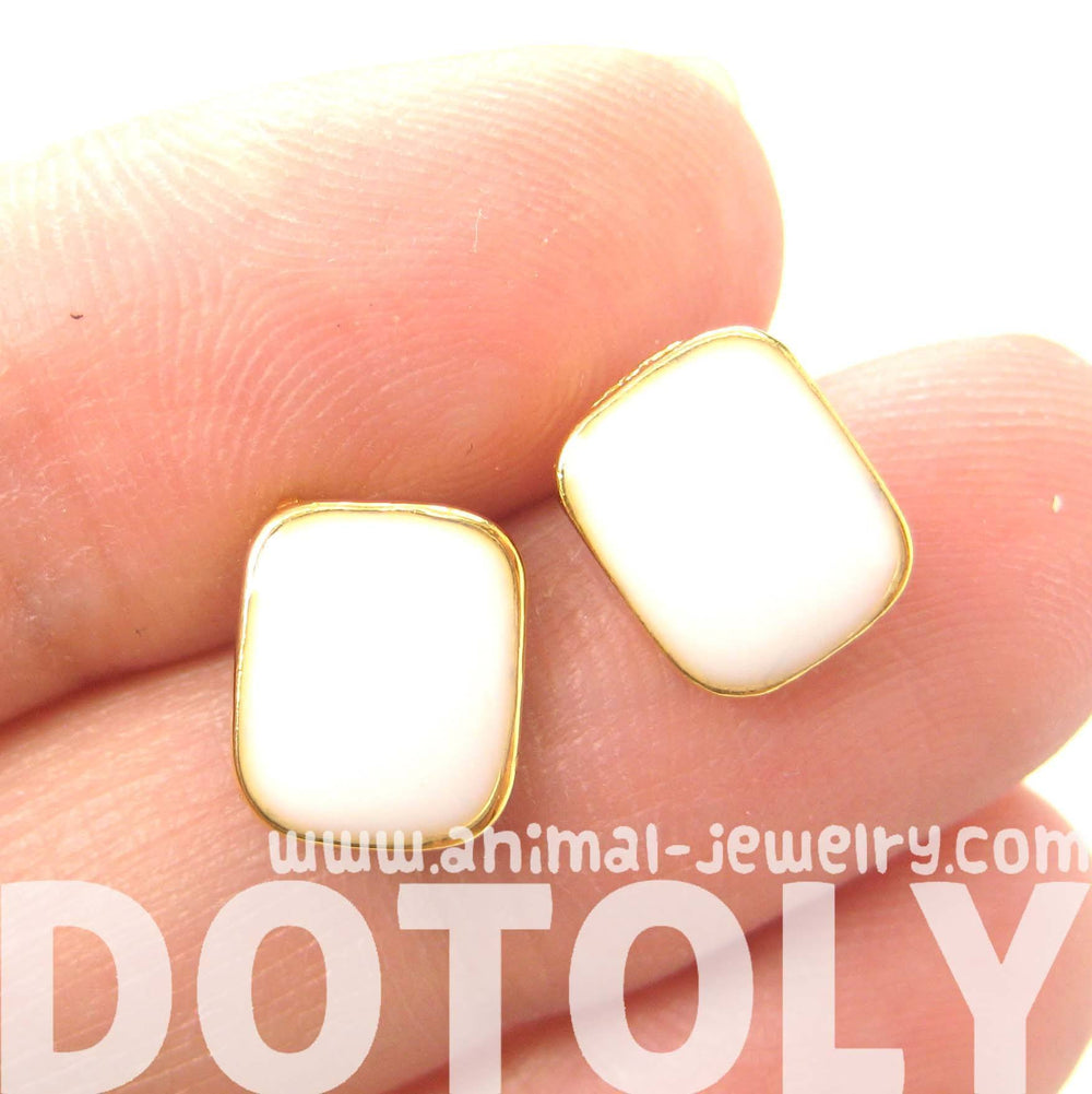 classic-rectangular-stud-earrings-in-white-on-gold-dotoly