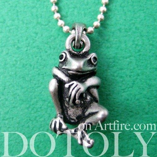 Realistic Frog Animal Pendant Necklace in Silver | Animal Jewelry | DOTOLY