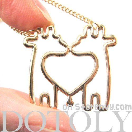 simple-giraffe-heart-love-animal-charm-outline-necklace-in-gold
