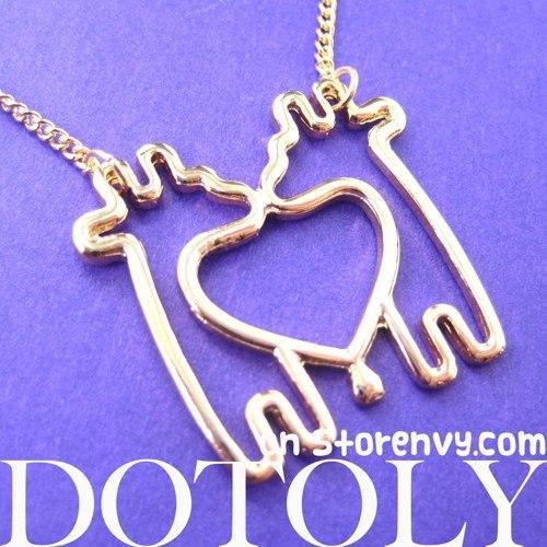 simple-giraffe-heart-love-animal-charm-outline-necklace-in-gold