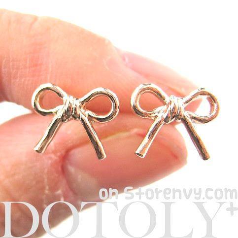 simple-bow-tie-ribbon-knot-shaped-stud-earrings-in-light-gold