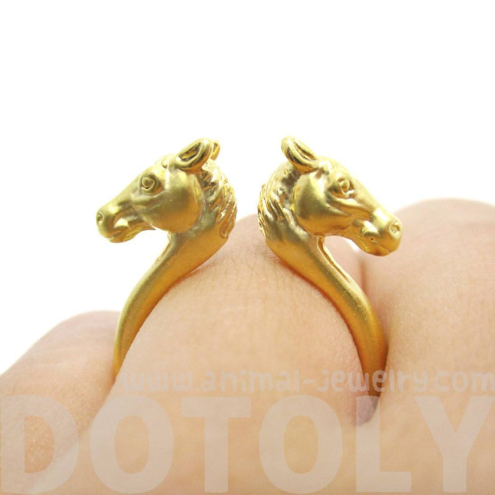 3D Double Horse Pony Head Shaped Sleek Ring in Gold