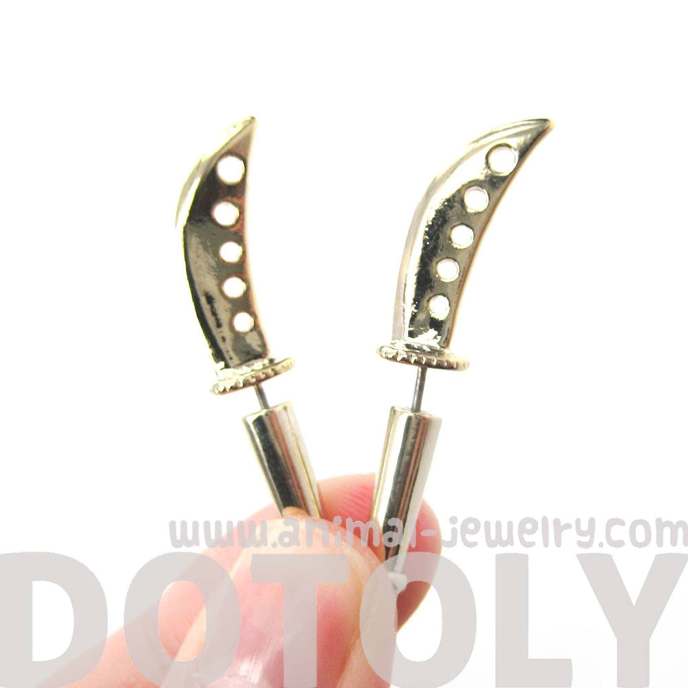 fake-gauge-earrings-knife-katana-sword-shaped-faux-plug-stud-earrings-in-shiny-gold