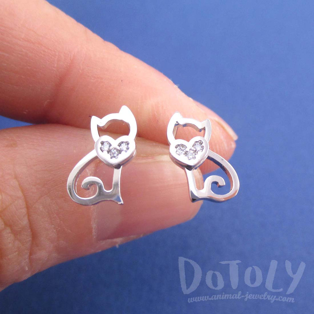 Kitty Cat Outline Heart Shaped Allergy Free Stud Earrings in Silver