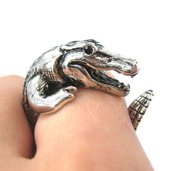 large-crocodile-alligator-dragon-animal-wrap-around-hug-ring-in-shiny-silver-size-4-to-9