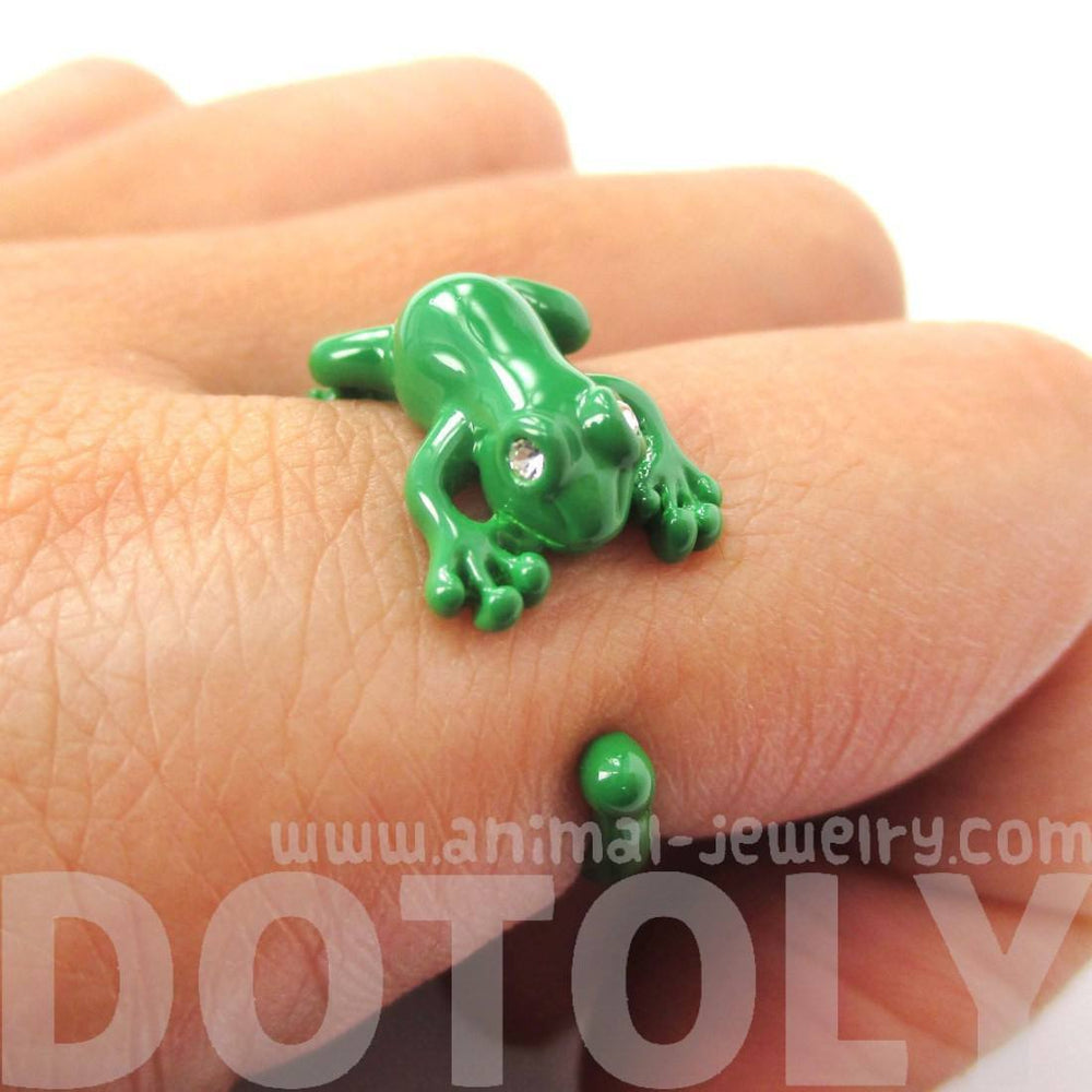 Realistic 3D Leap Frog Shaped Animal Ring in Green | Size 4 to 8.5 Available | DOTOLY