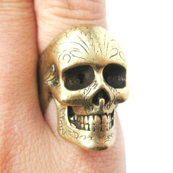 realistic-skull-skeleton-shaped-unisex-ring-with-tattoo-details-in-brass-dotoly