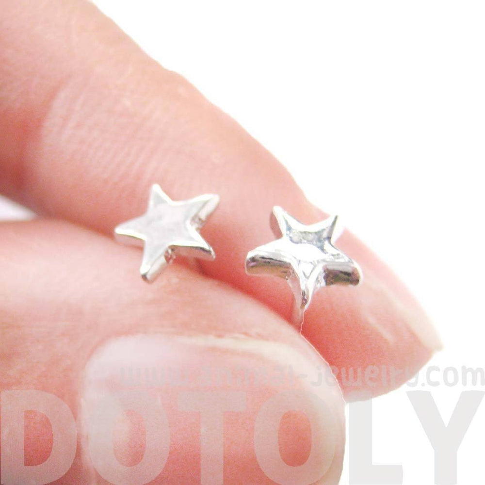 Tiny Classic Star Shaped Simple Stud Earrings in Silver | DOTOLY | DOTOLY