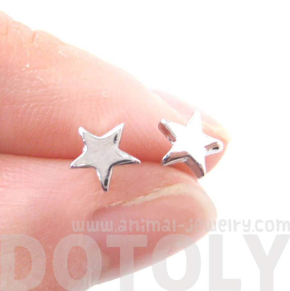 Tiny Classic Star Shaped Simple Stud Earrings in Silver | DOTOLY | DOTOLY