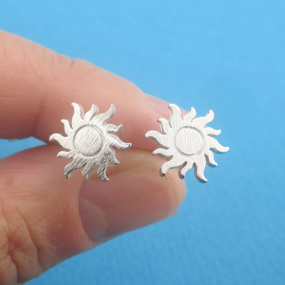 Classic Minimal Sun Ray Sun Shaped Round Stud Earrings in Silver or Gold