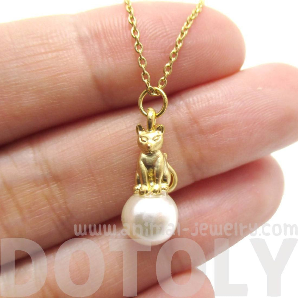 3D Kitty Cat Animal Totem Charm Necklace in Gold | DOTOLY | DOTOLY