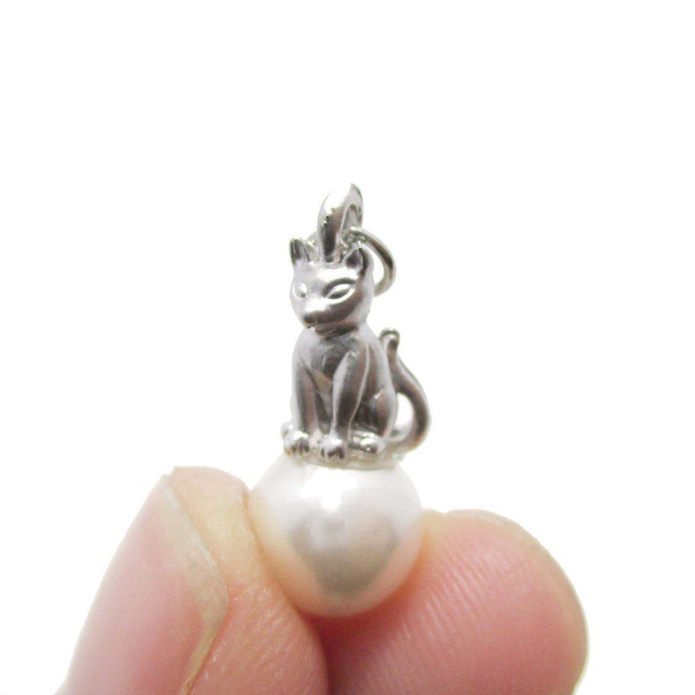 3D Kitty Cat Animal Totem Charm Necklace in Silver | DOTOLY | DOTOLY