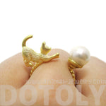 3D Kitty Cat Chasing a Pearl Ball Shaped Animal Ring in Gold | DOTOLY