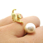 3D Kitty Cat Chasing a Pearl Ball Shaped Animal Ring in Gold | DOTOLY