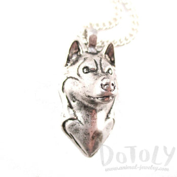 3D Lifelike Siberian Husky Face Shaped Pendant Necklace | Jewelry for Dog Lovers | DOTOLY