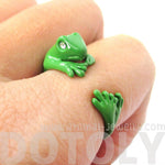 3D Lizard Gecko Frog Shaped Animal Wrap Around Ring in Green | Size 4 to 9 Available | DOTOLY