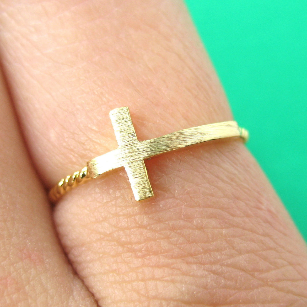 classic-cross-shaped-sideways-bar-shaped-ring-in-gold-size-6-only