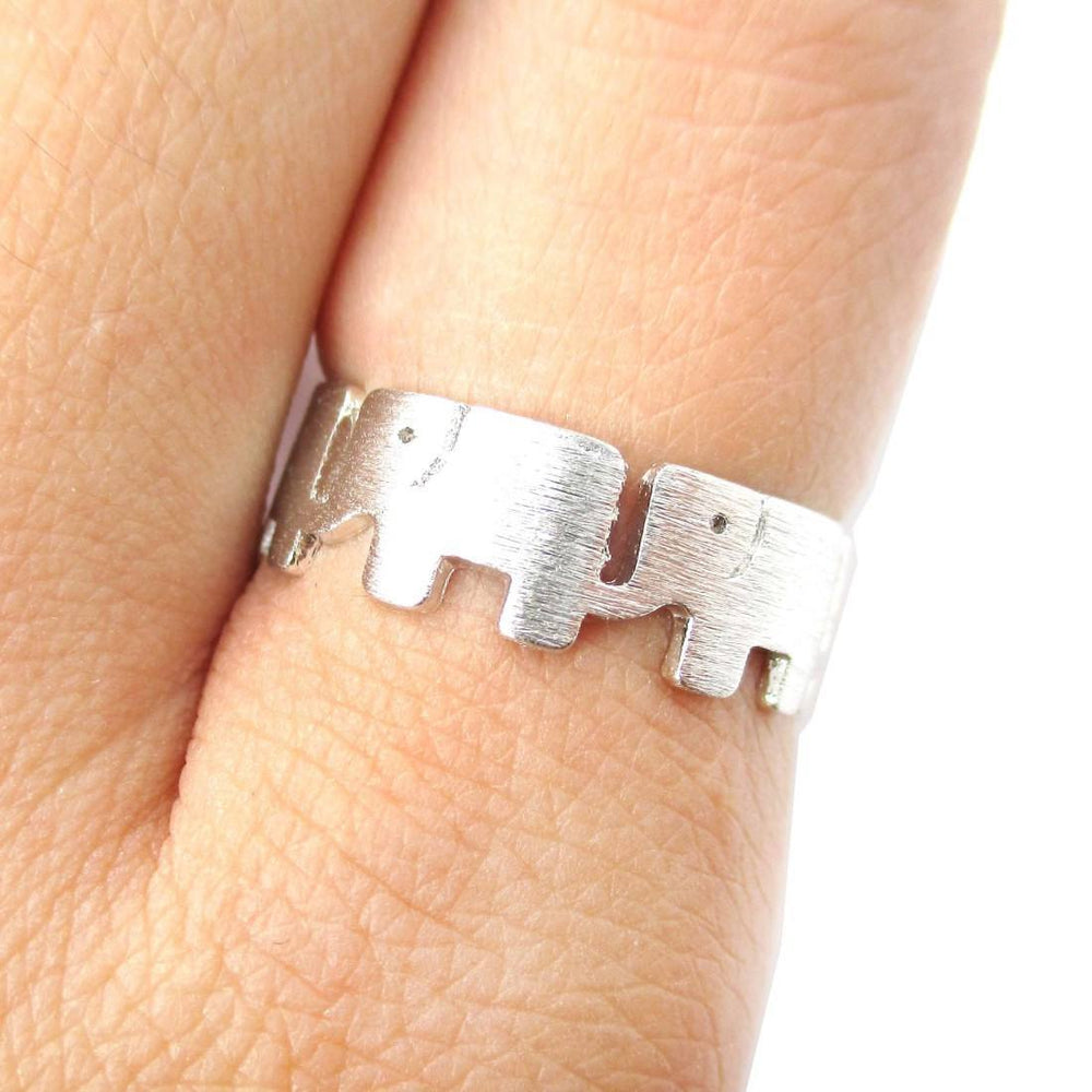Baby Linked Elephant Parade Animal Ring in Silver | US Size 6 and 6.5 Only | DOTOLY