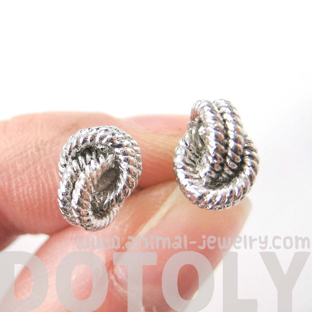 classic-nautical-themed-rope-knot-shaped-stud-earrings-in-silver