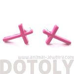 classic-small-cross-shaped-stud-earrings-in-pink-enamel-dotoly