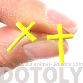 classic-small-cross-shaped-stud-earrings-in-yellow-enamel-dotoly