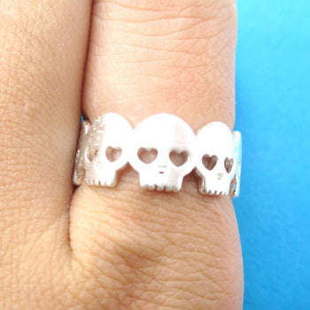 Connected Skeleton Skull with Hear Shaped Eyes Ring in Silver | DOTOLY