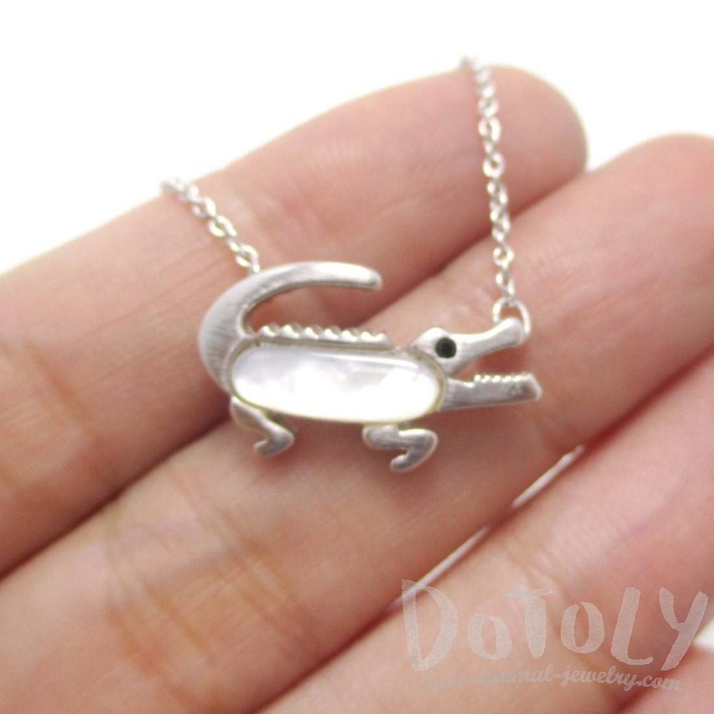 crocodile-alligator-shaped-pearl-pendant-necklace-in-silver-dotoly