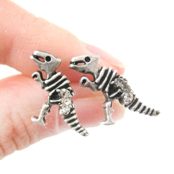 dinosaur-fossil-shaped-stud-earrings-in-silver-with-rhinestones-dotoly
