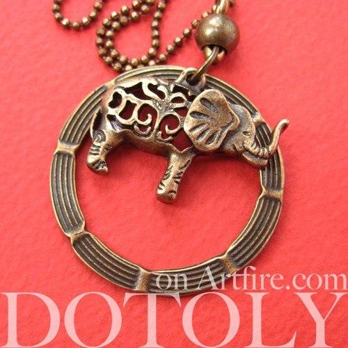 elephant-animal-hoop-round-pendant-necklace-in-bronze