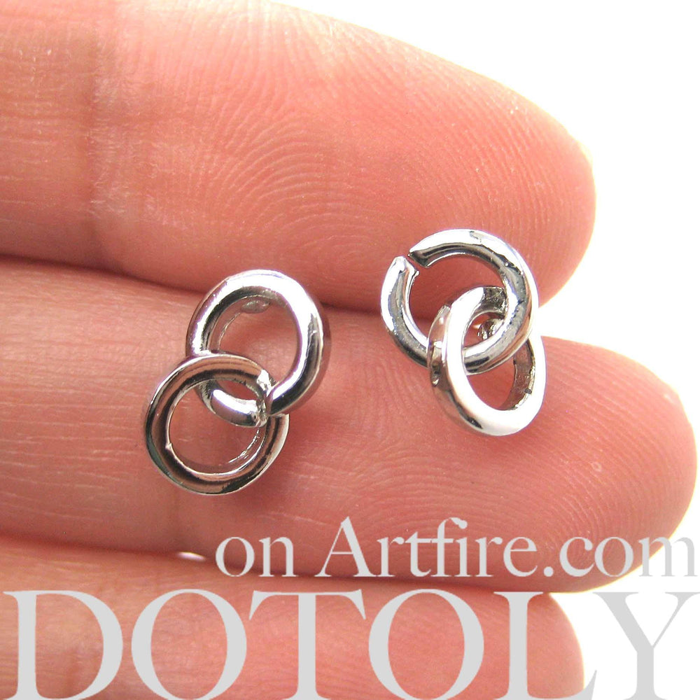 Small Connected Hoops Shaped Stud Earrings in Silver | DOTOLY | DOTOLY