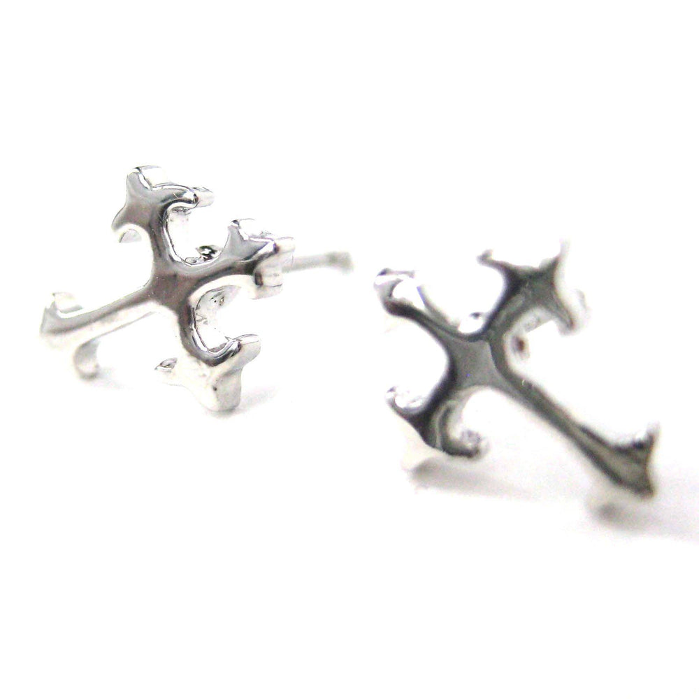 small-fancy-cross-shaped-stud-earrings-in-silver