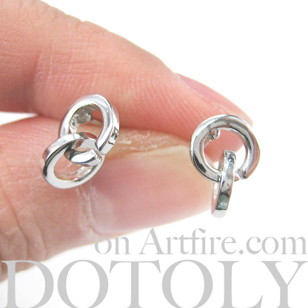 Small Connected Hoops Shaped Stud Earrings in Silver | DOTOLY | DOTOLY