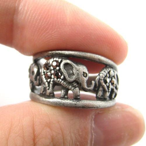 elephant-animal-ring-in-silver-parade-family-row