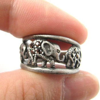 elephant-animal-ring-in-silver-parade-family-row