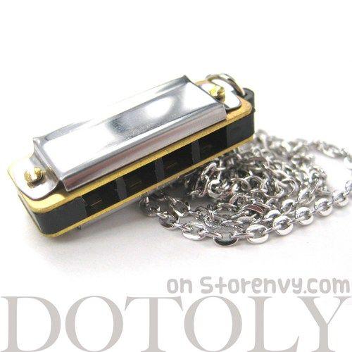 simple-mini-harmonica-necklace-in-silver-it-works