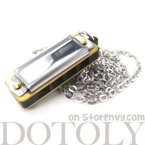 simple-mini-harmonica-necklace-in-silver-it-works