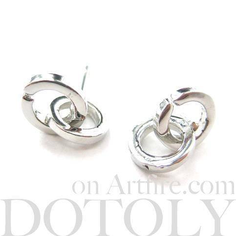 Small Connected Hoops Shaped Stud Earrings in Silver | DOTOLY | DOTOLY