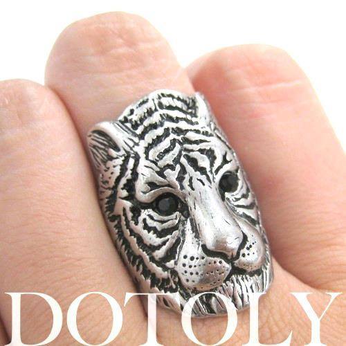 Tiger Lion Shaped Animal Ring in Silver with Textured Fur Detail | DOTOLY | DOTOLY