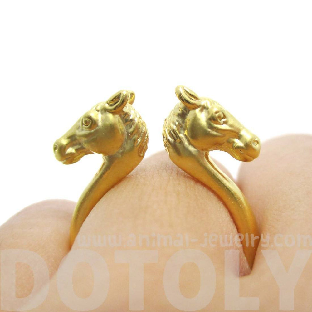3D Double Horse Pony Head Shaped Sleek Ring in Gold