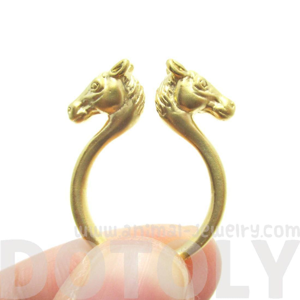 3D Double Horse Pony Head Shaped Sleek Ring in Gold