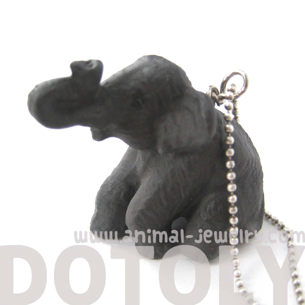 elephant-porcelain-ceramic-animal-pendant-necklace-in-sitting-pose-handmade