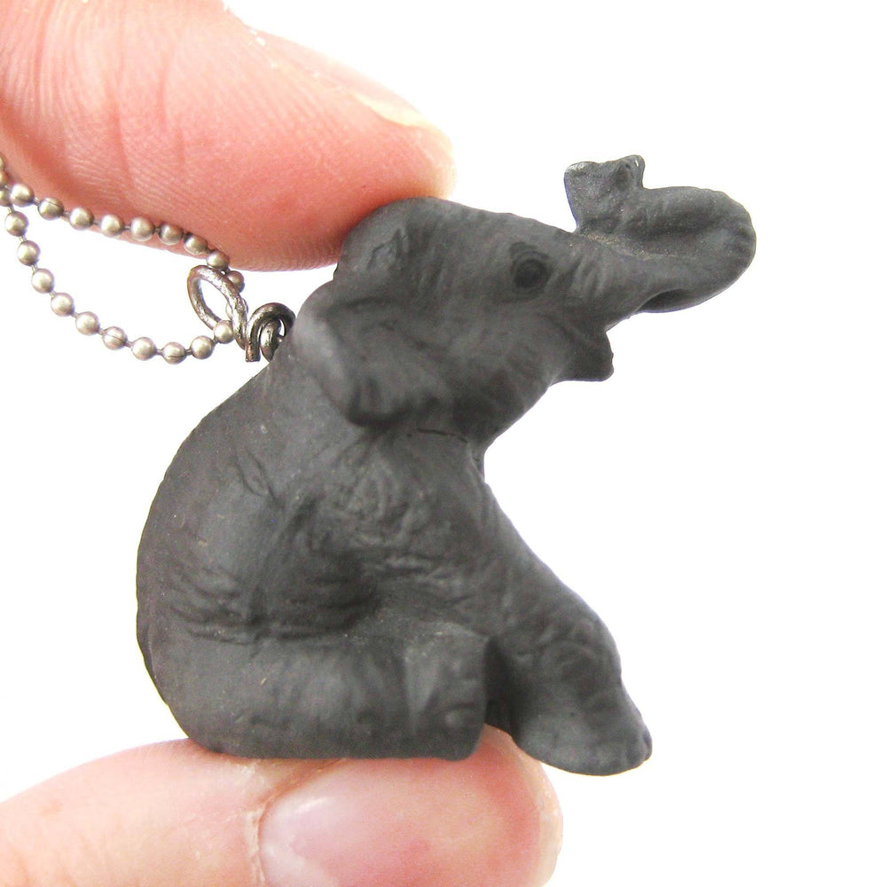 elephant-porcelain-ceramic-animal-pendant-necklace-in-sitting-pose-handmade