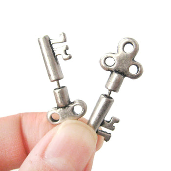 fake-gauge-earrings-antique-key-shaped-faux-plug-stud-earrings-in-silver