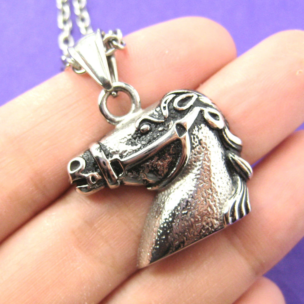 Horse Pony Animal Pendant Necklace in Silver | DOTOLY | DOTOLY